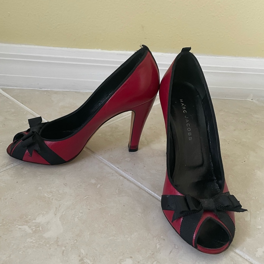 Marc Jacobs Red and black Open Toed Heels